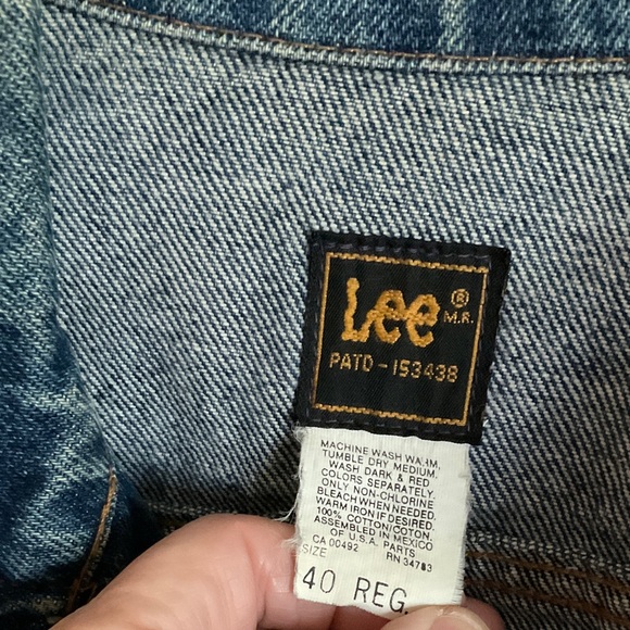 VINTAGE LEE JEANS sz 40R MEN’s Denim Jean jacket, EXCELLENT Condition - Picture 2 of 3
